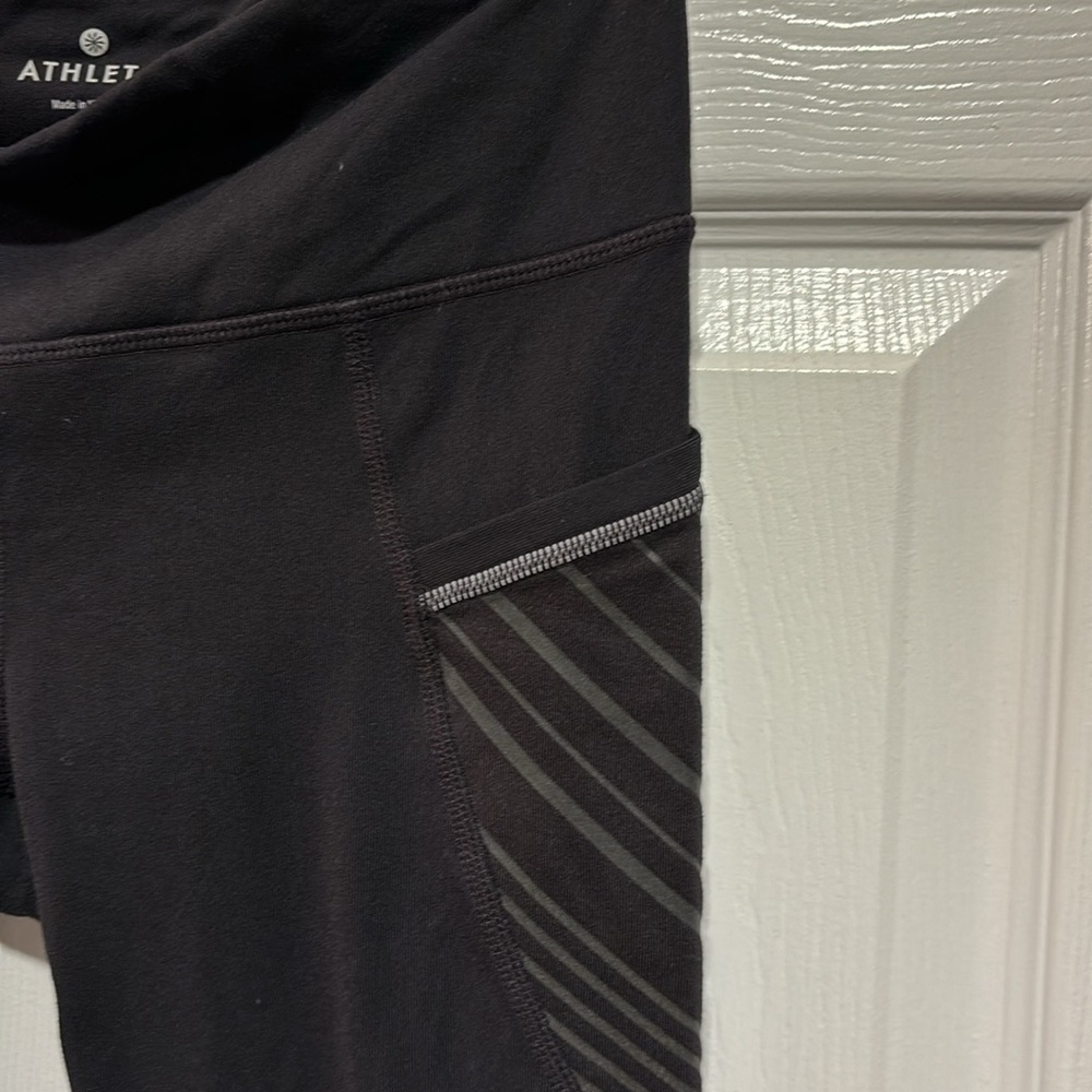 Athleta XS Black Leggings with Pockets - Picture 5 of 7